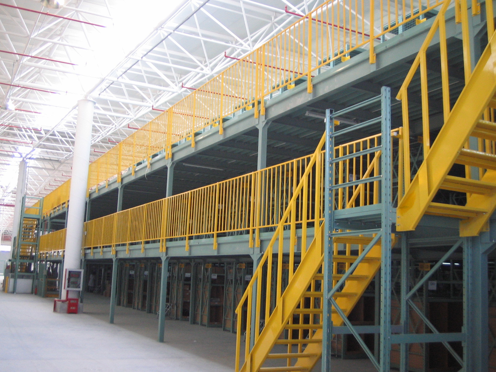 Yellow Multi Tier Mezzanine Rack for Efficient Space Utilization