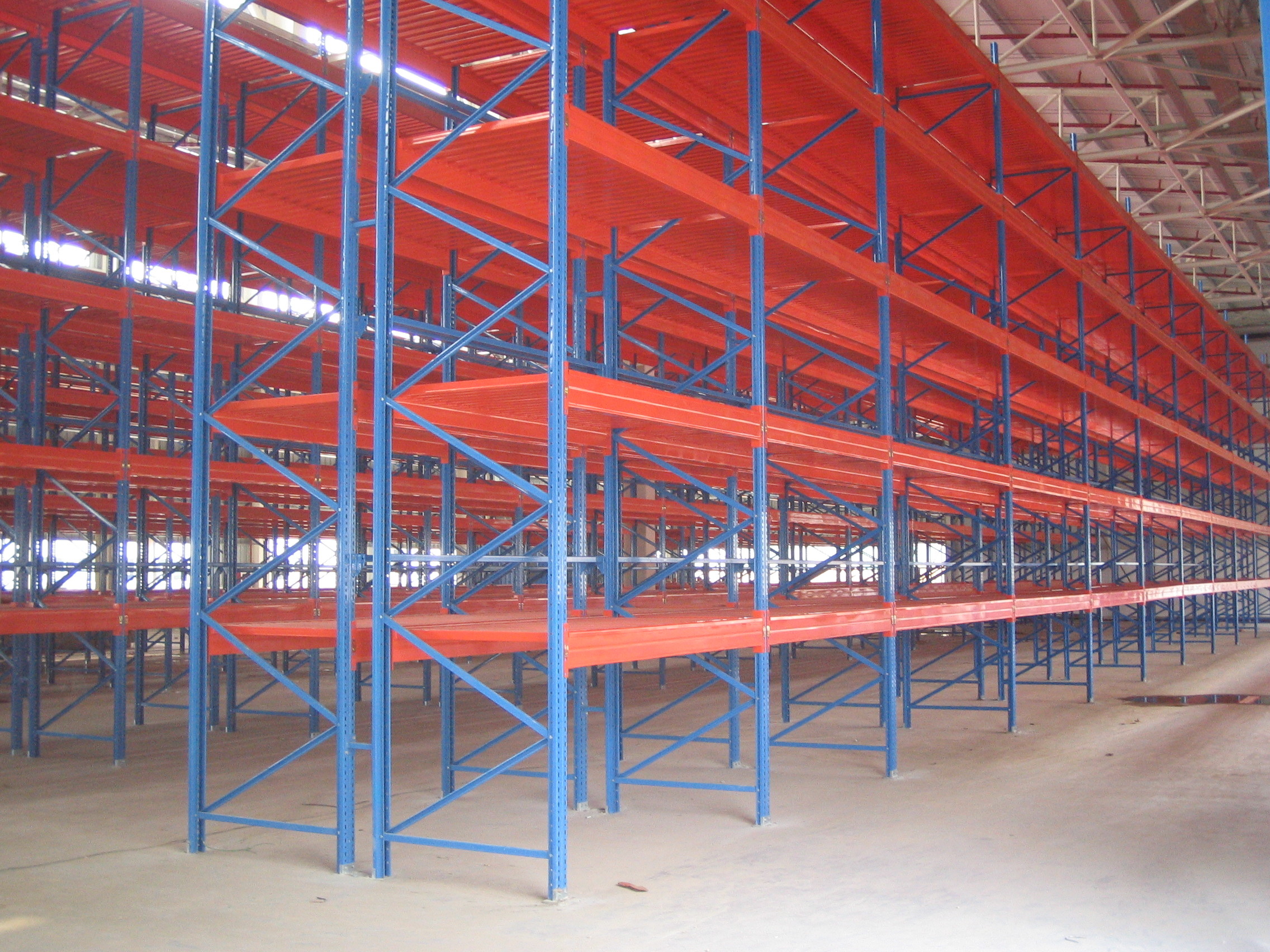 Big Heavy Duty Pallet Racking For Logistic , Loading Capacity 4,000 Kg UDL / level