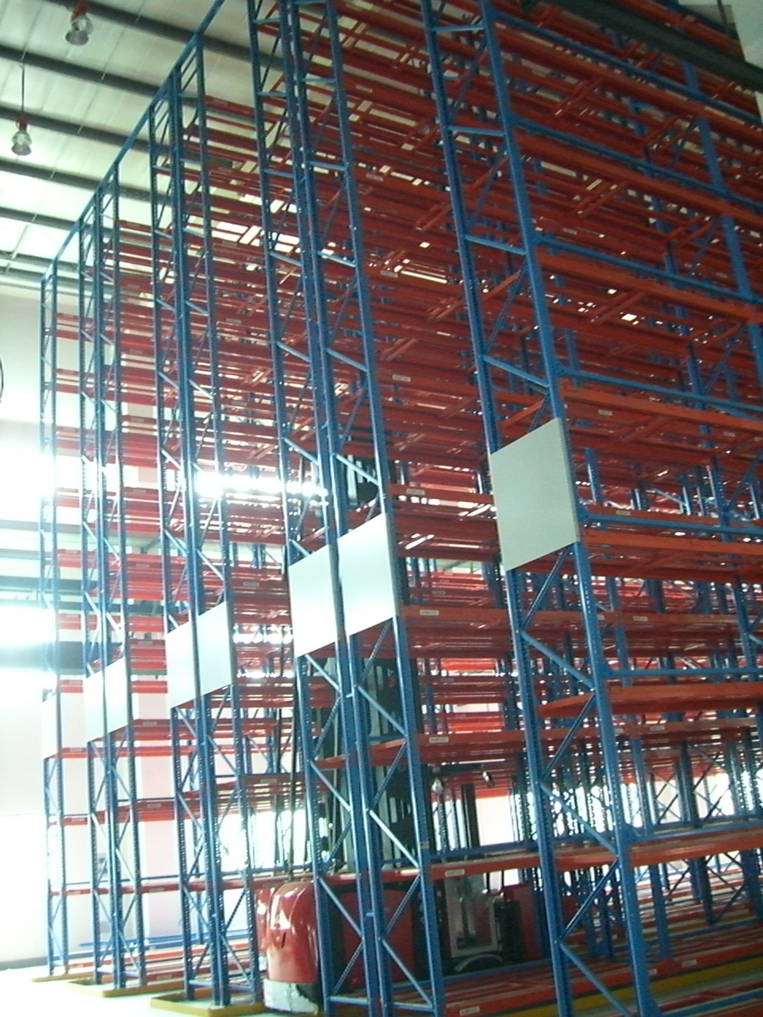 Narrow Aisle Pallet Racking Vna Racking System Customized Loading Capacity